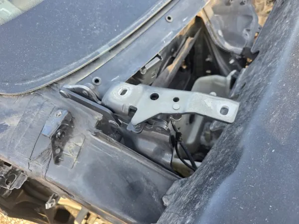 BMW X5 E70/E71 Rechte Motorhaubenscharnier OEM 41007198618 image 2