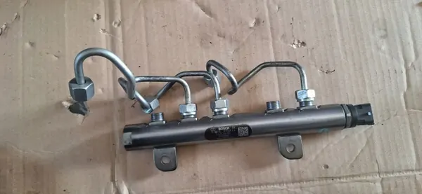 Jeep Grand Cherokee 2018 Rail d'injection OEM 35032008F image 2