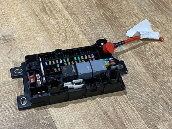 Zekeringkast DISCOVERY SPORT L550 EVOQUE K8D214N030AC image 3