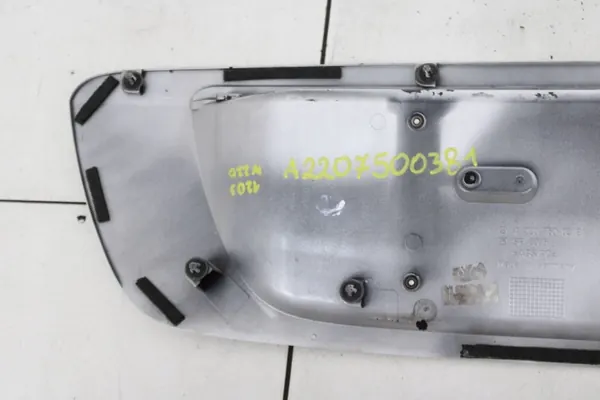 Moldura maletero Mercedes Clase S W220 OEM A2207500381 image 5