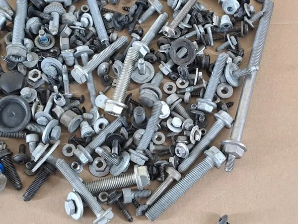 OEM Kiinnityspultit ja Mutterit Sarja 4,5kg Seat Arona image 4