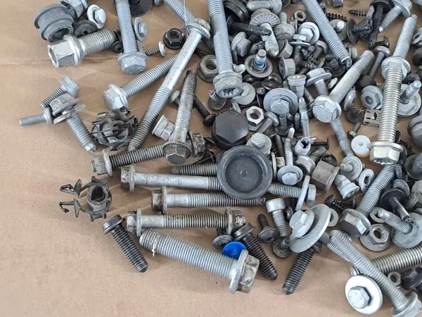 OEM Kiinnityspultit ja Mutterit Sarja 4,5kg Seat Arona image 5