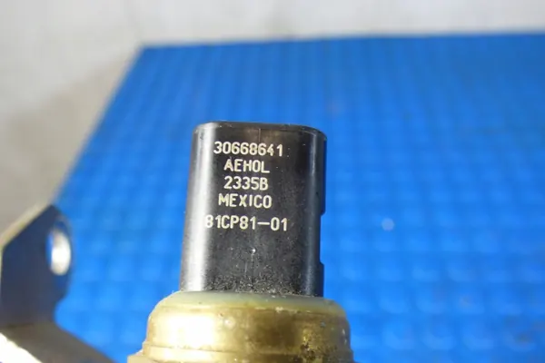 Capteur de pression turbo OEM 30668641 pour Volvo image 4