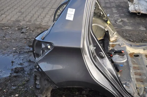 Toyota Yaris III 2018 Achter spatbord kwart OEM DUP. image 10