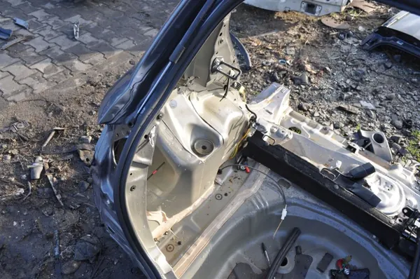 Toyota Yaris III 2018 Achter spatbord kwart OEM DUP. image 7
