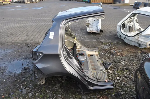 Toyota Yaris III 2018 Achter spatbord kwart OEM DUP. image 8