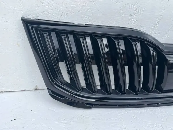 Skoda Octavia III Lift Grill OEM 5e0853653c - Begagnad image 3