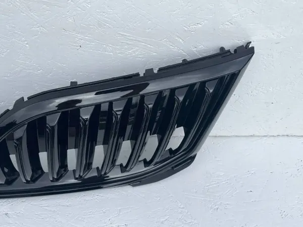 Skoda Octavia III Lift Grill OEM 5e0853653c - Begagnad image 4