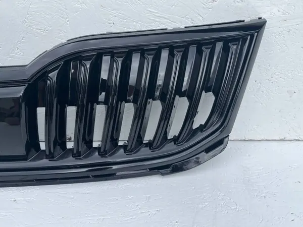 Skoda Octavia III Lift Grill OEM 5e0853653c - Begagnad image 5