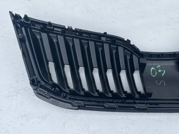Skoda Octavia III Lift Grill OEM 5e0853653c - Begagnad image 6