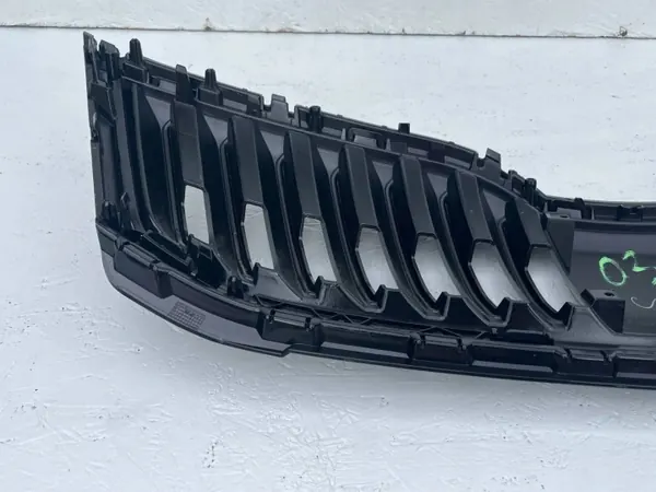 Skoda Octavia III Lift Grill OEM 5e0853653c - Begagnad image 7