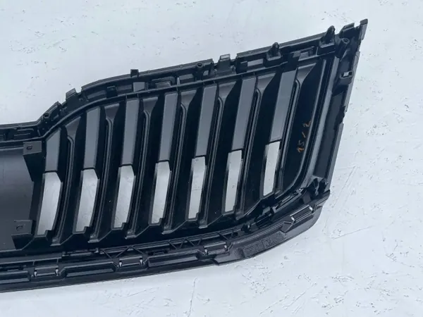 Skoda Octavia III Lift Grill OEM 5e0853653c - Begagnad image 8