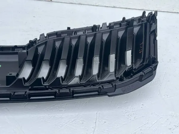 Skoda Octavia III Lift Grill OEM 5e0853653c - Begagnad image 9