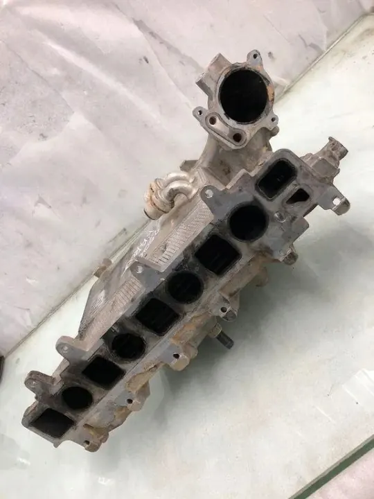 Colector de admisión SKODA OE OEM 05L129766 2.0L Diesel image 2