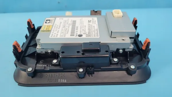 Toyota OEM 861C0-42020 Carregador Indução & Porta USB image 9