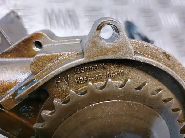 Olje pump Volkswagen Golf V 1.4 FSI image 4