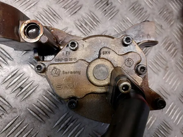 Olje pump Volkswagen Golf V 1.4 FSI image 7