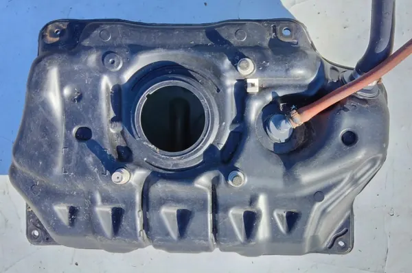 Brandstoftank Toyota Yaris II OEM 77111-52080 image 2