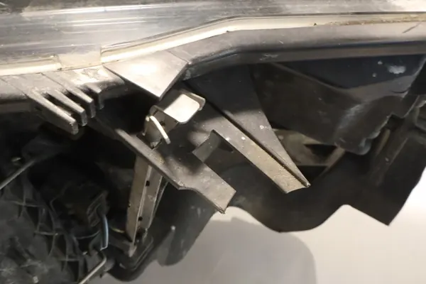 Oikea Etuvalo Renault Megane III image 8