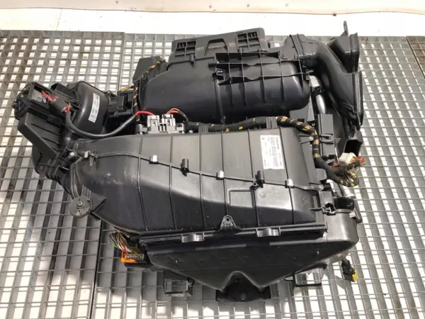Calefactor OEM 84164535 para Volvo FH II - Usado image 3