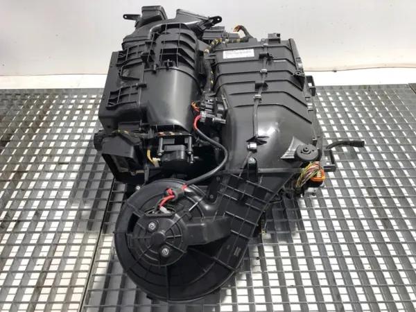 Calefactor OEM 84164535 para Volvo FH II - Usado image 6