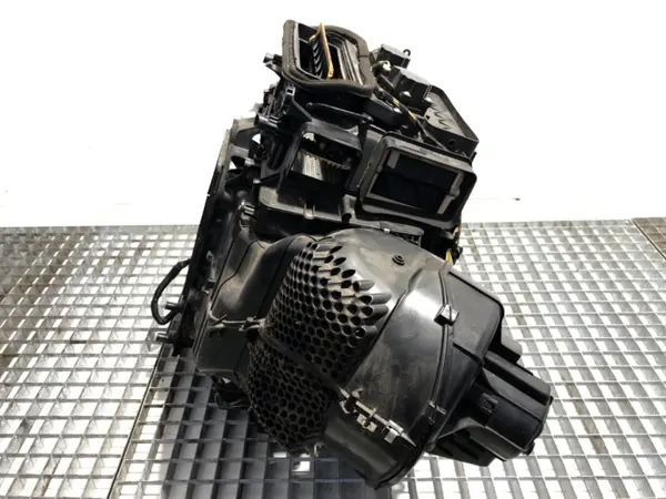 Calefactor OEM 84164535 para Volvo FH II - Usado image 7