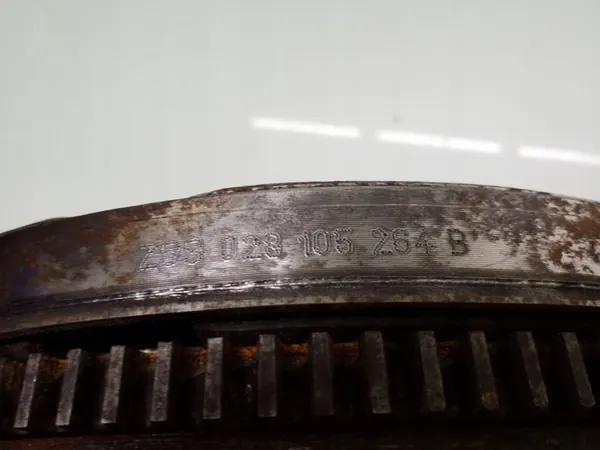 Volante de duplo massa Volkswagen Sharan 1998 028105264B image 3