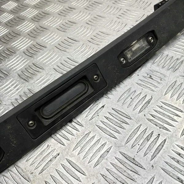 Volvo XC60 2008-13 Heckklappenleiste OEM 31297210 image 3