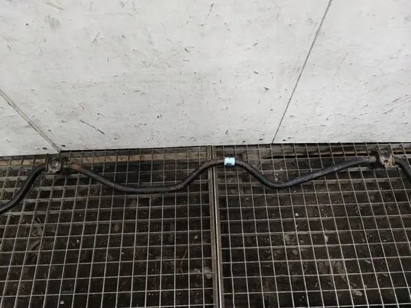 Barra estabilizadora trasera Tesla Model X OEM 102748100H image 5