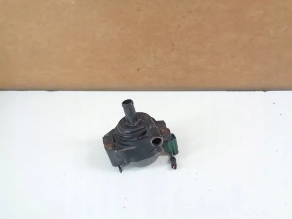 Renault Master vesipumppu OEM 210109597R - Käytetty image 2