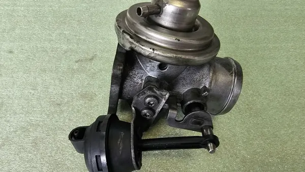 GOLF IV A3 8L 1.9 TDI Válvula EGR 038131501M image 2