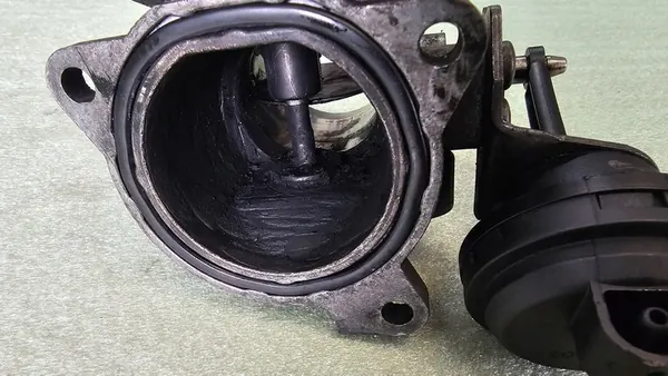 GOLF IV A3 8L 1.9 TDI Válvula EGR 038131501M image 4