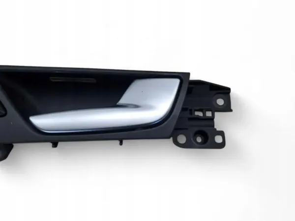 Manilla interior puerta trasera Audi A8 D4 OEM 4H0839020 image 5