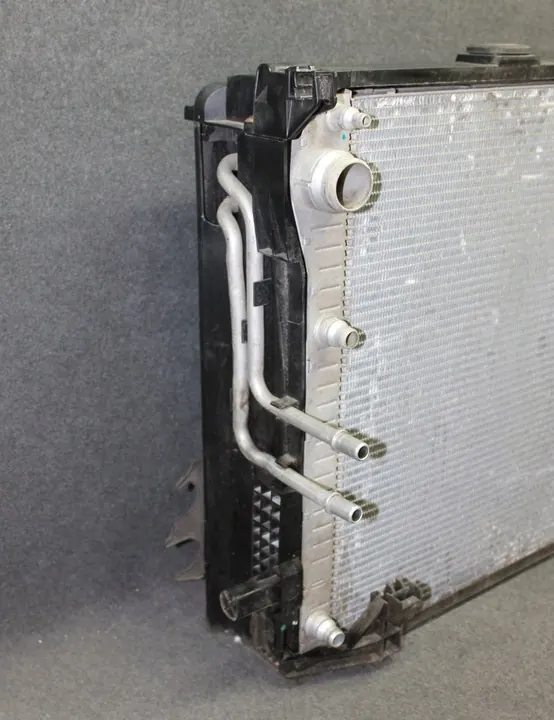 Conjunto de refrigeración de agua BMW F10 F01 M550DX OEM image 3