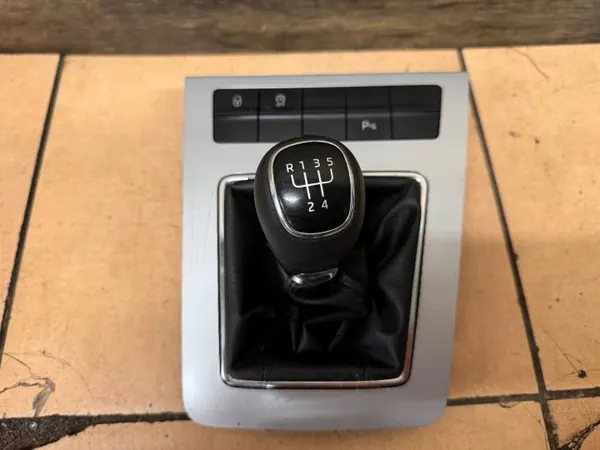 Skoda Octavia Mk3 Vaihteenvalitsinteline OEM 5E1863212B image 2