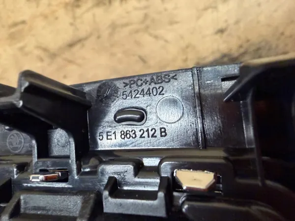 Skoda Octavia Mk3 Vaihteenvalitsinteline OEM 5E1863212B image 7
