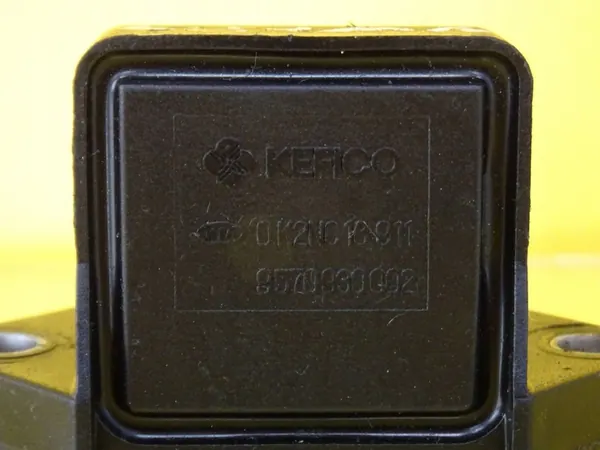 ESP-kiihtyvyysanturi Kia Sephia 0K2NC18911 image 2