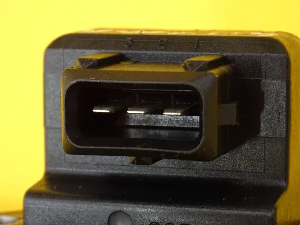 ESP-kiihtyvyysanturi Kia Sephia 0K2NC18911 image 3