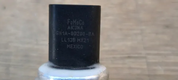 Sensor de presión de aceite Ford Fiesta MK8 1.0 EcoBoost image 5