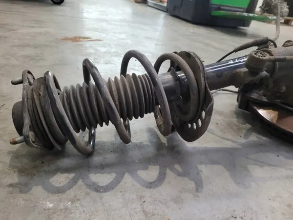 Amortecedor dianteiro direito OEM 546613Z110 Hyundai i40 image 10