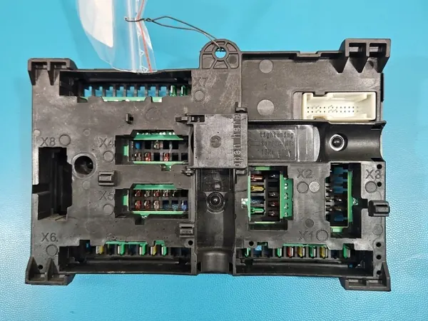 Caixa de fusíveis BMW G30 OEM 6837092 6839217 Usado image 9