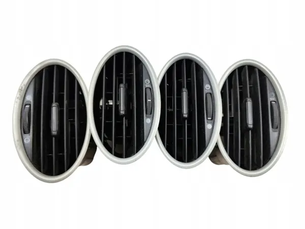 Ford Focus MK2 Ilmakanavagrillit OEM 4M51-A014L21-AD image 4