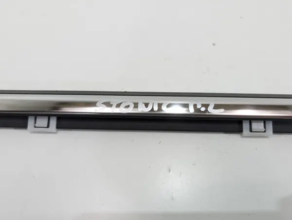 OEM LISTWA ZGARNIAJĄCA SZYBY DRZWI PRZÓD LEWA CHROM KIA STONIC 17-21 image 4