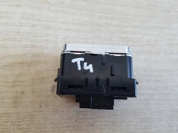 Mercedes W167 Sitzklapptaste OEM A16779053402 image 3