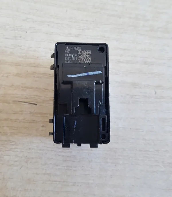 Mercedes W167 Sitzklapptaste OEM A16779053402 image 4