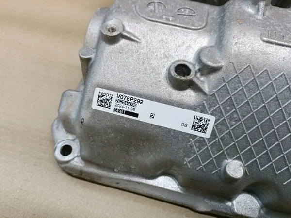 Tampa de Cabeçote BMW OEM 9845959 - Usado image 3