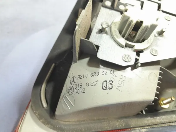 Mercedes E W210 Lift Sedan Rechter Achterlicht A2108208264 image 6