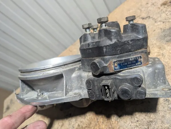 Fuel Distributor Audi 200 C2 KH 2.2 035133353AG image 7