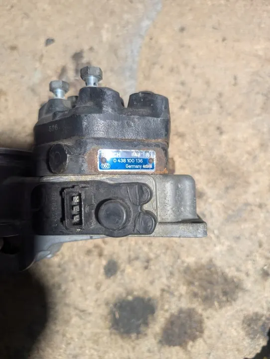 Fuel Distributor Audi 200 C2 KH 2.2 035133353AG image 8