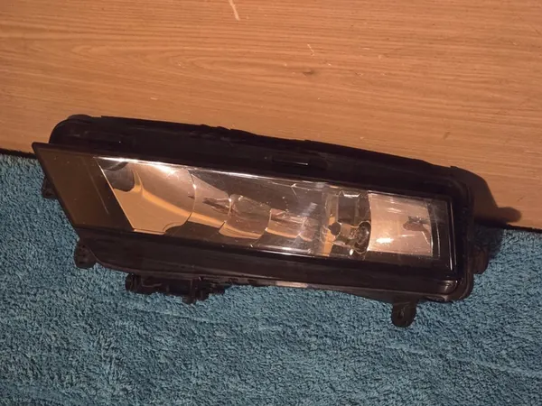 Farol Halógeno Esquerdo Skoda Octavia III 5E0941701F image 2